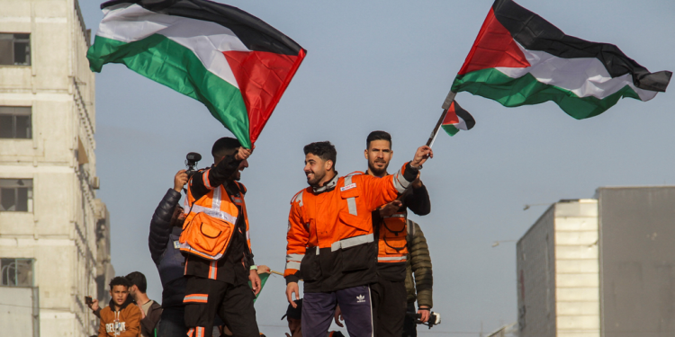 Após atraso, cessar-fogo entre Israel e Hamas entra em vigor