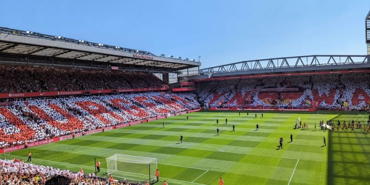 Presidente do Liverpool revela desejo de mandar jogo da Premier League no Rio de Janeiro