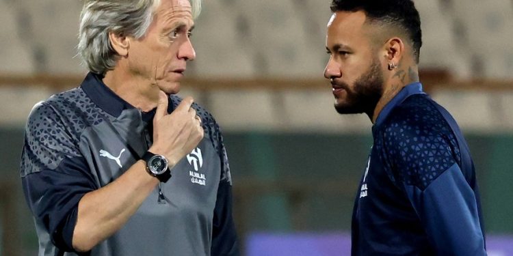 Jorge Jesus exalta Neymar, mas lamenta despedida do Al-Hilal: ‘Saiu triste. Principalmente comigo’
