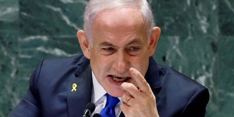Netanyahu chega ao tribunal de Tel Aviv para julgamento por corrupção