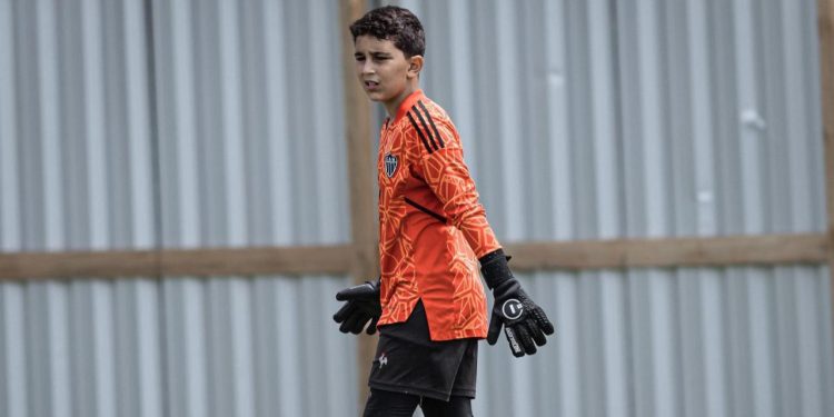 Pedrão: goleiro prodígio do Atlético-MG de apenas 10 anos de idade, se destaca por envergadura, frieza nas cobranças de pênaltis e pelos espantosos 1,63 m de altura
