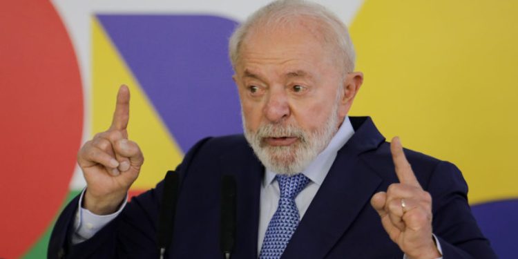 Se taxar aço, vamos reagir, diz Lula sobre medidas de Trump