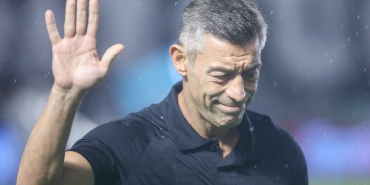 Pedro Caixinha valoriza vitória do Santos em clássico e confirma estreia de Neymar na quarta
