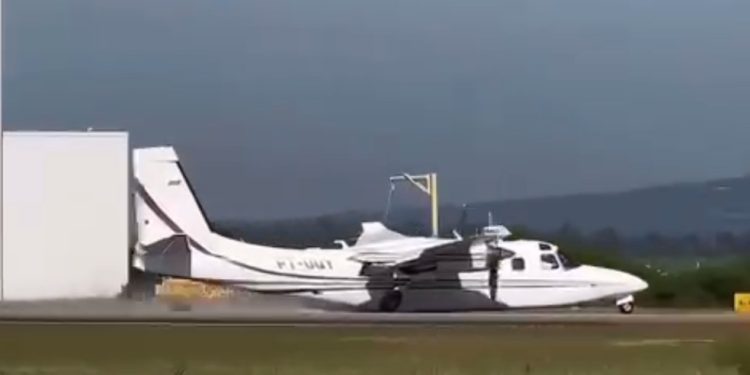 Avião faz pouso de ‘barriga’ em aeroporto de Sorocaba, interior de SP