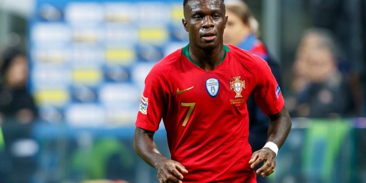 Benfica atravessa o Vasco e encaminha a contratação de Bruma