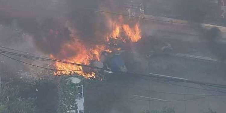 Avião de pequeno porte King Air cai em avenida na Barra Funda, Zona Oeste de São Paulo; há 2 mortos e 7 feridos