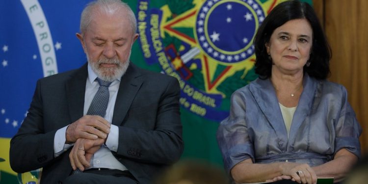 Lula demite Nísia após insatisfação com falta de resultados, e Padilha assumirá o Ministério da Saúde