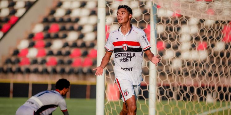 Pedro Severino deixa UTI e é transferido para o quarto