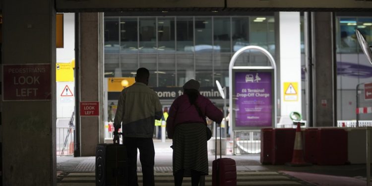 Heathrow fechado: entenda como um só aeroporto pode afetar voos do mundo inteiro, inclusive no Brasil