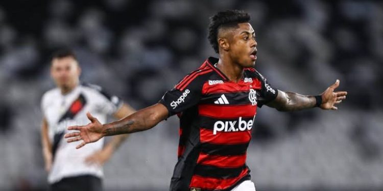 Flamengo vence Vasco e sai em vantagem na semifinal do Carioca