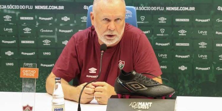 Leitura labial mostra que Luiz Araújo, do Flamengo, ironizou Mano Menezes, do Fluminense: ‘nunca foi à Europa’