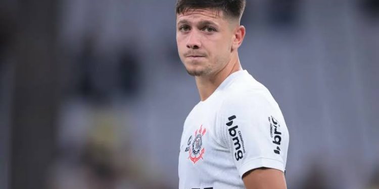Rodrigo Garro trabalha em dois períodos no CT para reforçar o Corinthians na final do Paulistão