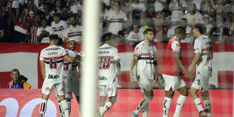 Análise: São Paulo demora a encaixar, consegue ser letal, mas precisa melhorar para clássico