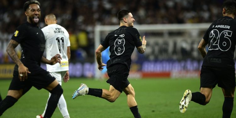 Análise: Corinthians mostra poder de reação e dupla de operários dá sustentação para ataque brilhar