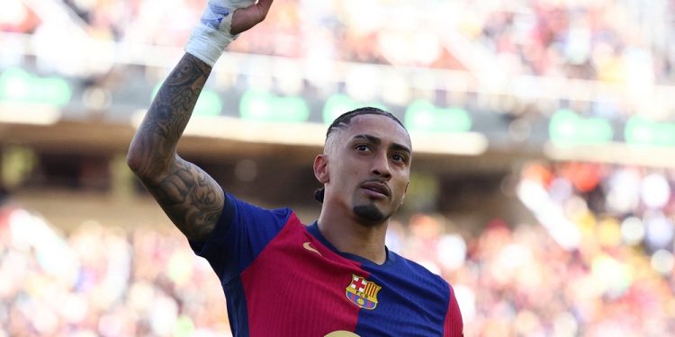 Al-Hilal oferece R$ 1,1 bilhão a Raphinha, do Barcelona, diz jornal