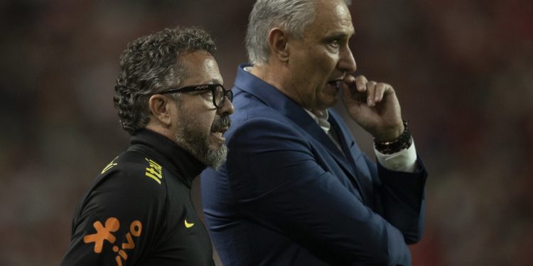 Início na base e escudeiro de Tite por 24 anos: quem é Cléber Xavier, o novo treinador do Santos