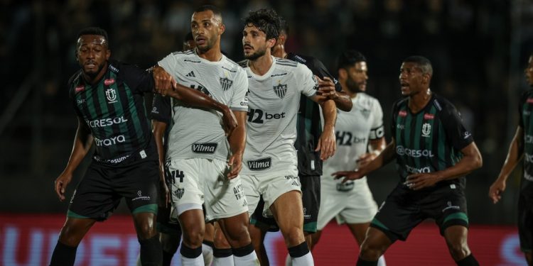 Análise: defesa é exposta mais uma vez, e Atlético-MG escapa de derrota contra o Maringá