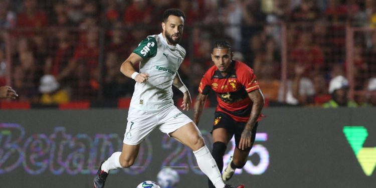 Análise: Palmeiras roda elenco, vence sem encantar e ainda busca soluções para voltar a jogar bem