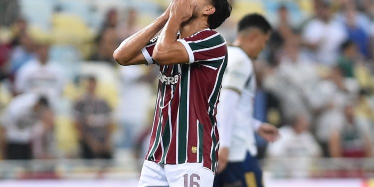 Análise: Fluminense passa longe de convencer em noite de muito volume e pouca qualidade