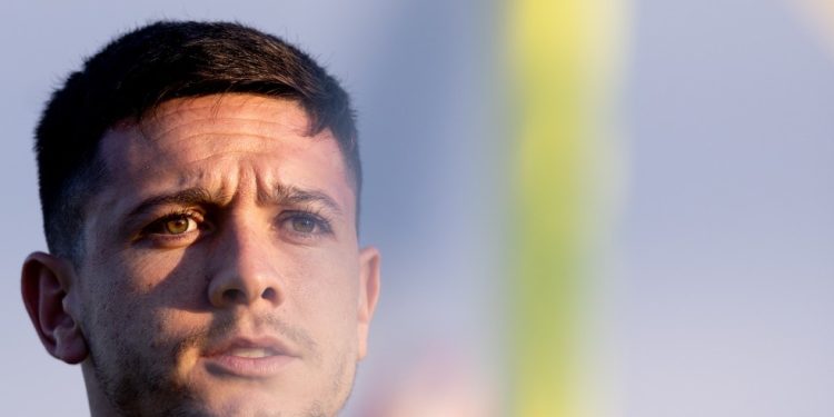 Garro viaja à Espanha para tratar o joelho e desfalca o Corinthians por tempo indeterminado