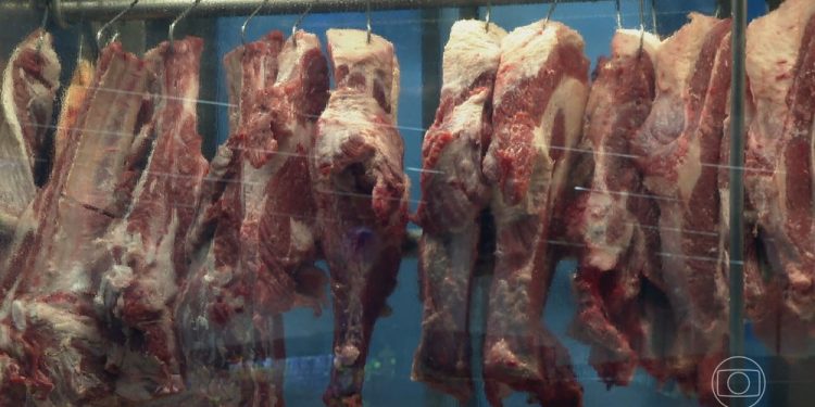 Aumento nas exportações faz o preço da carne subir nos supermercados do Brasil