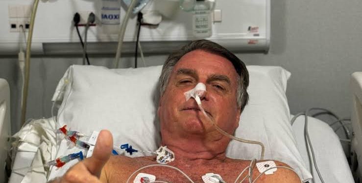 Bolsonaro passa por cirurgia no intestino em Brasília
