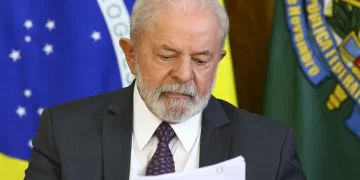 Lula lamenta morte de papa Francisco e decreta luto de 7 dias no Brasil