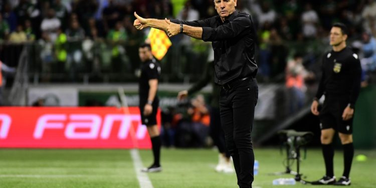 Renato Gaúcho fica por detalhes de voltar ao Fluminense 30 anos após o gol de barriga