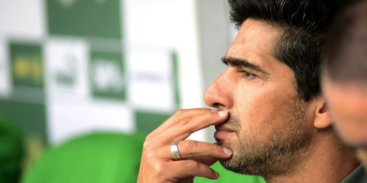 Abel pede desculpas à torcida do Palmeiras após cutucada: “Parte fundamental da minha história”