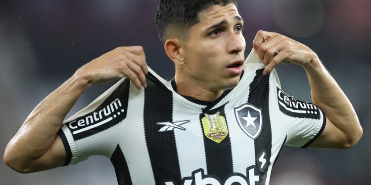 Botafogo comunica lesões de Barboza, Savarino e Matheus Martins