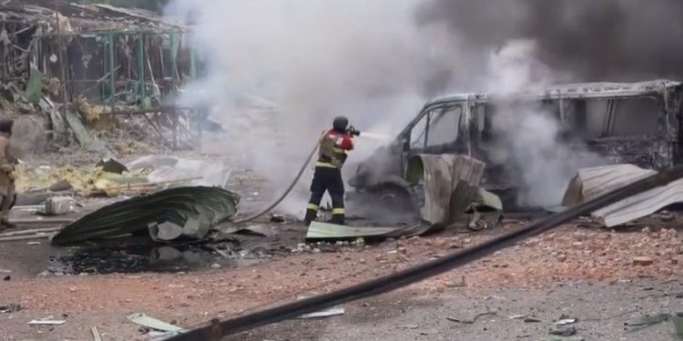 Cinco mortos em ataque russo com drones no norte da Ucrânia, diz autoridade em Kiev