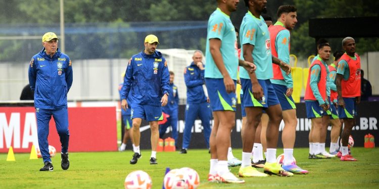 Ancelotti comanda treino com elenco completo e dá pistas de primeira escalação da Seleção