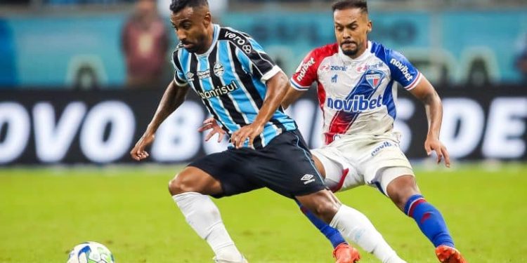 Grêmio e Fortaleza duelam no Brasileirão em jogo atrasado