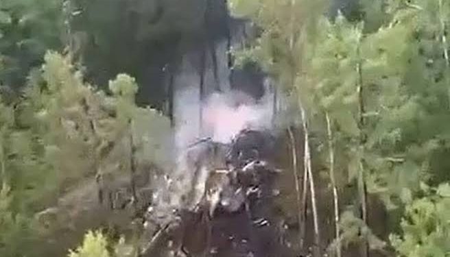 Avião comercial com dezenas de passageiros cai na Rússia