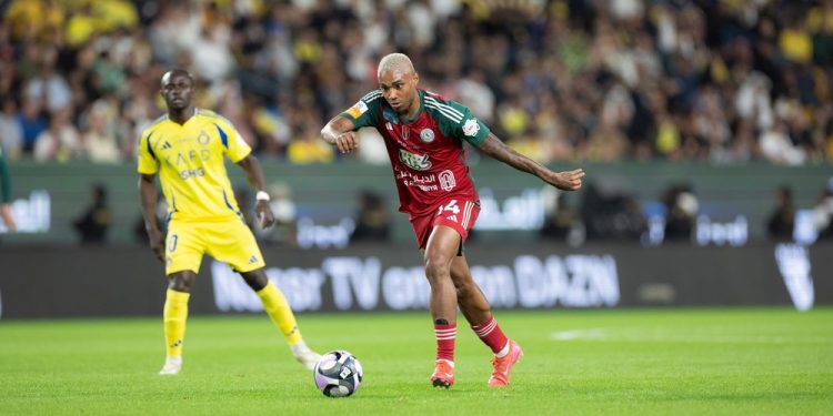 Fluminense faz proposta pelo atacante Vitinho, ex-Flamengo