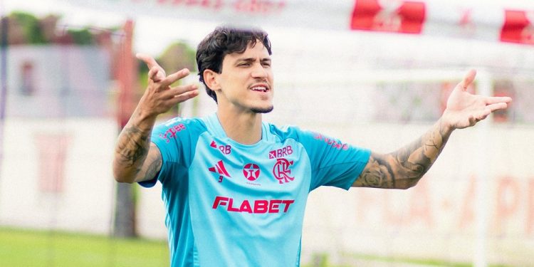 Pedro se reúne com elenco do Flamengo a portas fechadas e se explica após críticas de Filipe Luís