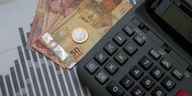 Brasileiros já pagaram R$ 2,5 trilhões em impostos em 2025