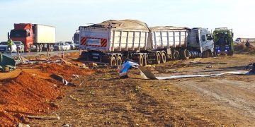 Batida entre ônibus e carreta deixa 11 mortos e mais de 40 feridos na BR-163 em MT