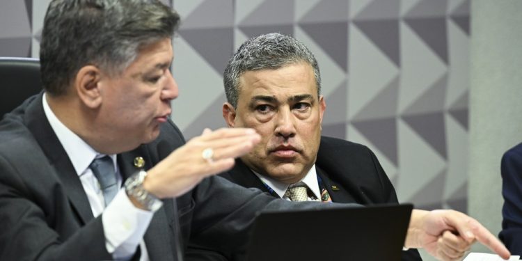 CPMI do INSS prende presidente da Conafer, suspeito de operar fraude em aposentadorias, por falso testemunho