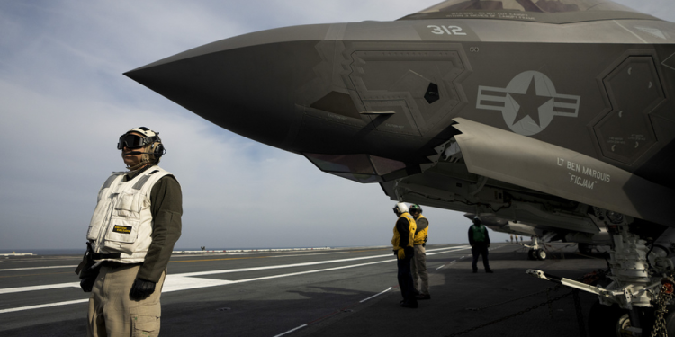 Governo Trump envia 10 jatos F-35 ao Caribe em escalada de tensões com a Venezuela