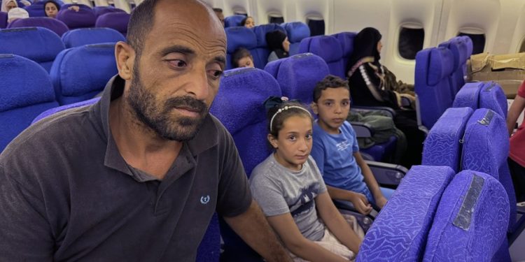 Alívio, tristeza e dor enquanto os feridos de Gaza são transportados para um local seguro nos Emirados Árabes Unidos