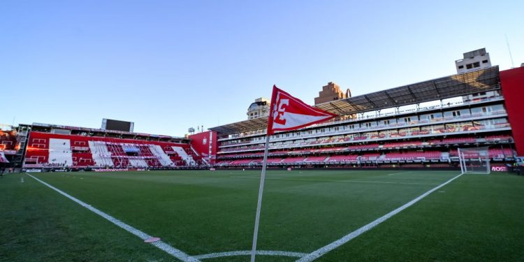 Em vantagem, Fla visita o Estudiantes em busca da semi da Libertadores