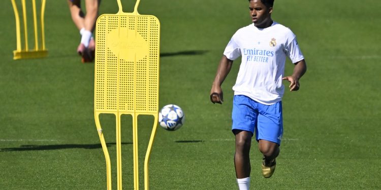 Endrick volta a treinar com o grupo do Real Madrid e tem boa chance de jogar após quatro meses