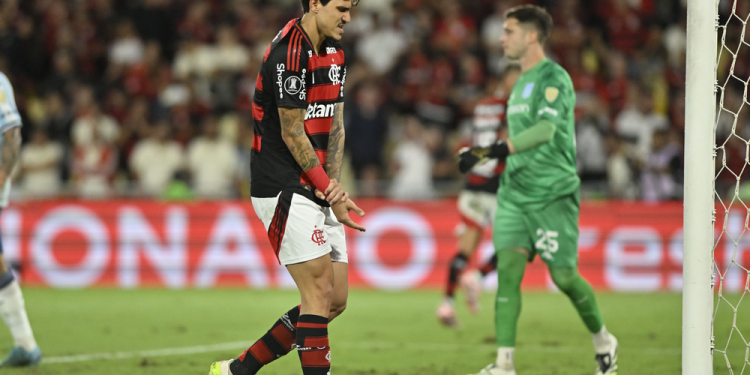 Pedro tem fratura no antebraço, e Flamengo avalia protocolo de recuperação