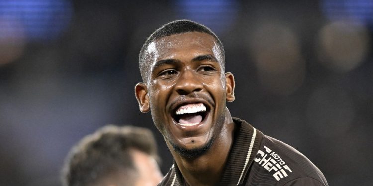 “Especial, fantástico, nossa joia”… Rayan encanta Diniz e colegas de Vasco em mais uma noite inspirada