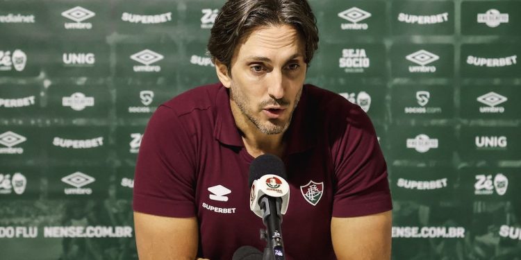 Análise: Fluminense se desmancha no segundo tempo com mudanças e é penalizado por erro de Freytes