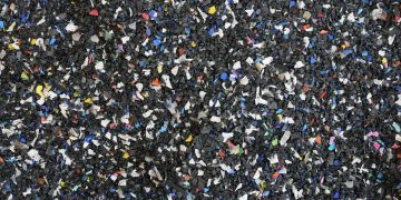 7 em cada 10 praias do Brasil estão contaminadas por microplástico; veja estados mais afetados