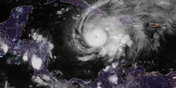Furacão Melissa ameaça Jamaica com ‘tempestade do século’ e ventos ‘catastróficos’ de 280 km/h; 3 morrem no país