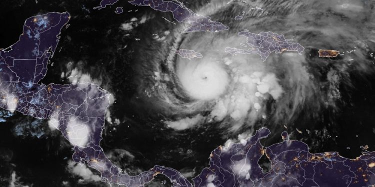 Furacão Melissa ameaça Jamaica com ‘tempestade do século’ e ventos ‘catastróficos’ de 280 km/h; 3 morrem no país