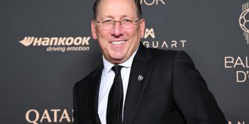 John Textor faz proposta bilionária para comprar o Wolverhampton